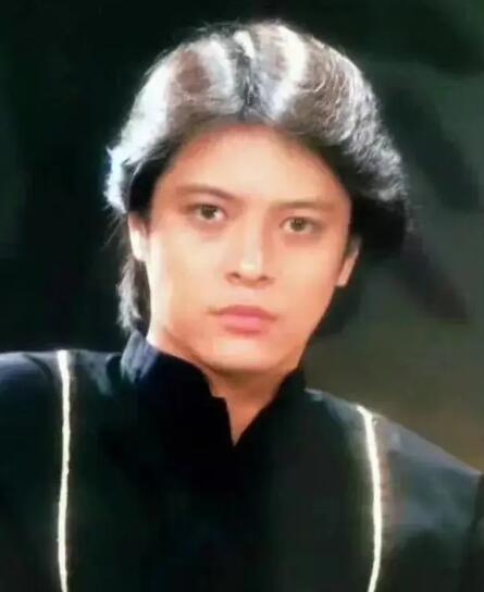 《外婆的澎湖湾》演唱者刘文正去世