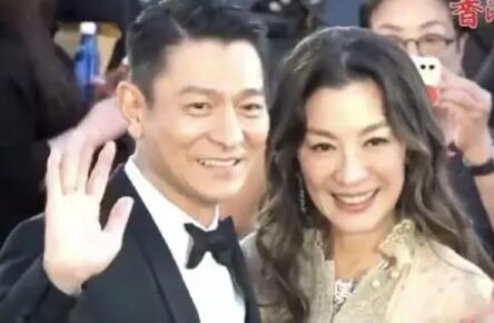 刘德华杨紫琼金像奖同框 杨紫琼刘德华同框香港电影金像奖红毯